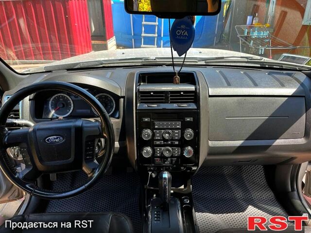 Форд Ескейп 2010 у Лубнах на Automoto.ua Сірий Форд Ескейп, об'ємом двигуна 3 л та пробігом 260 тис. км за 9400 $, фото 3 на Automoto.ua