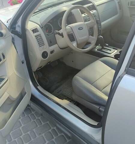 Серый Форд Эскейп, объемом двигателя 2.5 л и пробегом 338 тыс. км за 8500 $, фото 2 на Automoto.ua