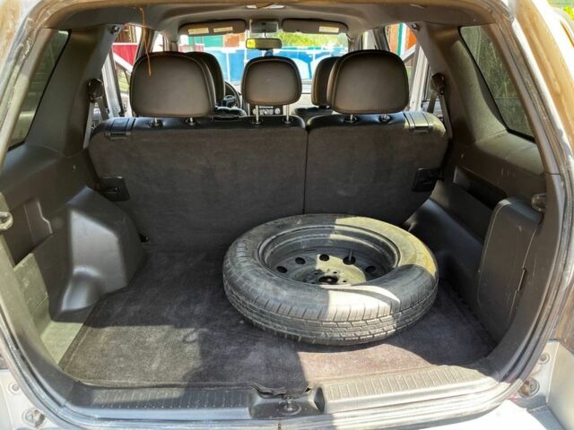 Серый Форд Эскейп, объемом двигателя 3 л и пробегом 218 тыс. км за 9000 $, фото 10 на Automoto.ua