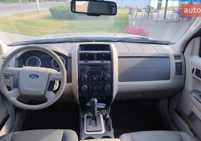 Серый Форд Эскейп, объемом двигателя 2.5 л и пробегом 338 тыс. км за 8500 $, фото 1 на Automoto.ua