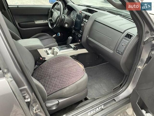 Серый Форд Эскейп, объемом двигателя 2.97 л и пробегом 154 тыс. км за 9000 $, фото 22 на Automoto.ua