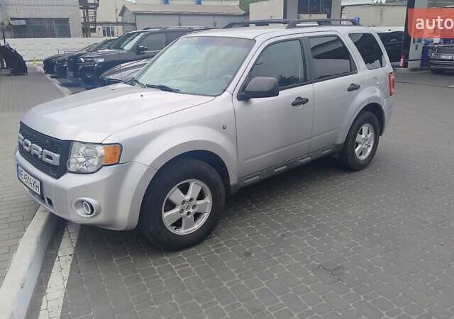 Серый Форд Эскейп, объемом двигателя 2.5 л и пробегом 338 тыс. км за 8500 $, фото 6 на Automoto.ua