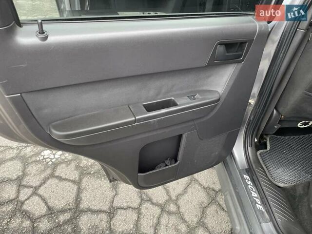 Серый Форд Эскейп, объемом двигателя 2.97 л и пробегом 154 тыс. км за 9000 $, фото 19 на Automoto.ua