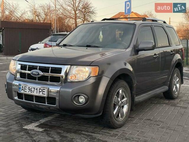 Серый Форд Эскейп, объемом двигателя 3 л и пробегом 208 тыс. км за 8700 $, фото 7 на Automoto.ua