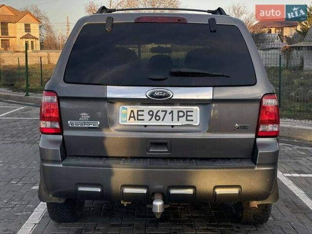 Серый Форд Эскейп, объемом двигателя 3 л и пробегом 208 тыс. км за 8700 $, фото 4 на Automoto.ua