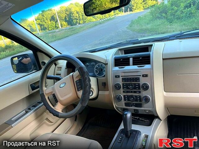 Серый Форд Эскейп, объемом двигателя 2.5 л и пробегом 285 тыс. км за 8400 $, фото 8 на Automoto.ua