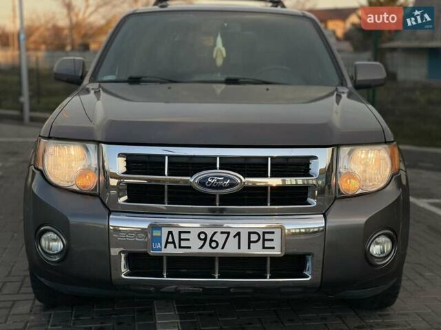 Серый Форд Эскейп, объемом двигателя 3 л и пробегом 208 тыс. км за 8700 $, фото 1 на Automoto.ua