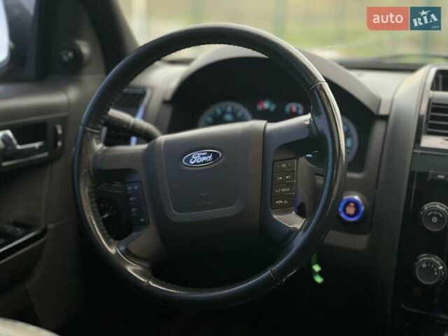 Серый Форд Эскейп, объемом двигателя 3 л и пробегом 208 тыс. км за 8700 $, фото 15 на Automoto.ua