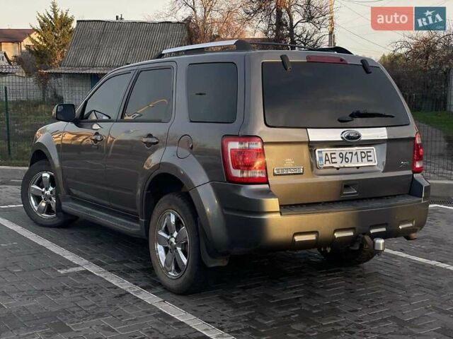 Серый Форд Эскейп, объемом двигателя 3 л и пробегом 208 тыс. км за 8700 $, фото 5 на Automoto.ua