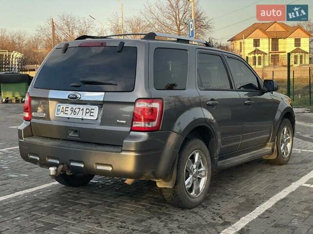 Серый Форд Эскейп, объемом двигателя 3 л и пробегом 208 тыс. км за 8700 $, фото 8 на Automoto.ua