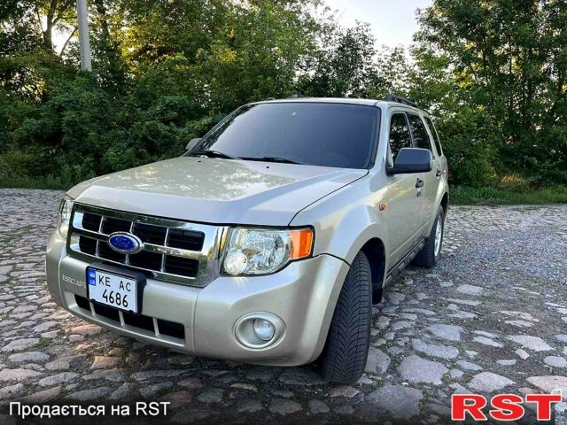 Серый Форд Эскейп, объемом двигателя 2.5 л и пробегом 285 тыс. км за 8400 $, фото 1 на Automoto.ua