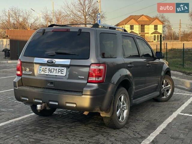Серый Форд Эскейп, объемом двигателя 3 л и пробегом 208 тыс. км за 8700 $, фото 3 на Automoto.ua