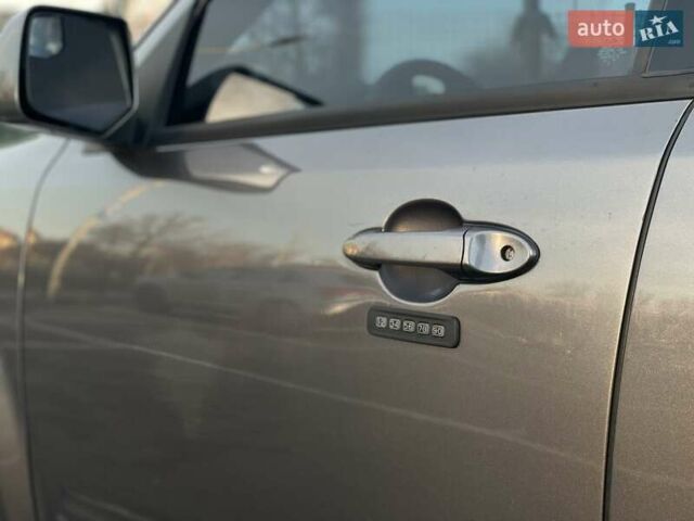 Серый Форд Эскейп, объемом двигателя 3 л и пробегом 208 тыс. км за 8700 $, фото 12 на Automoto.ua