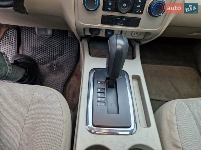 Серый Форд Эскейп, объемом двигателя 2.97 л и пробегом 210 тыс. км за 8500 $, фото 13 на Automoto.ua