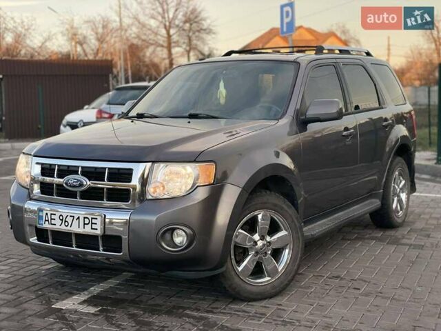 Серый Форд Эскейп, объемом двигателя 3 л и пробегом 208 тыс. км за 8700 $, фото 2 на Automoto.ua
