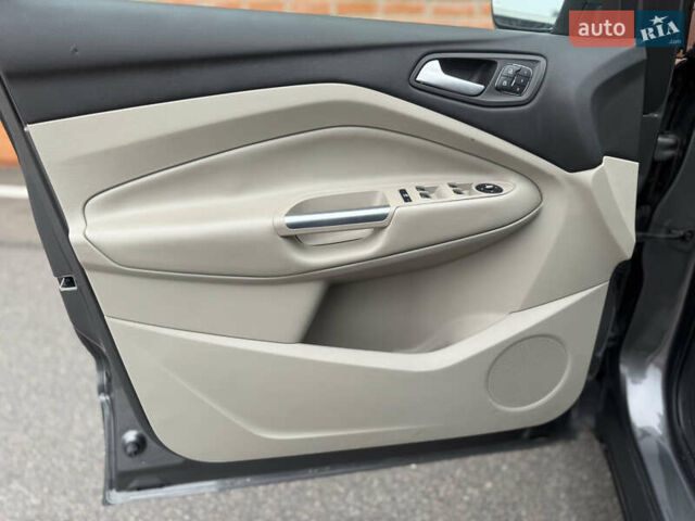 Серый Форд Эскейп, объемом двигателя 2 л и пробегом 145 тыс. км за 9500 $, фото 5 на Automoto.ua