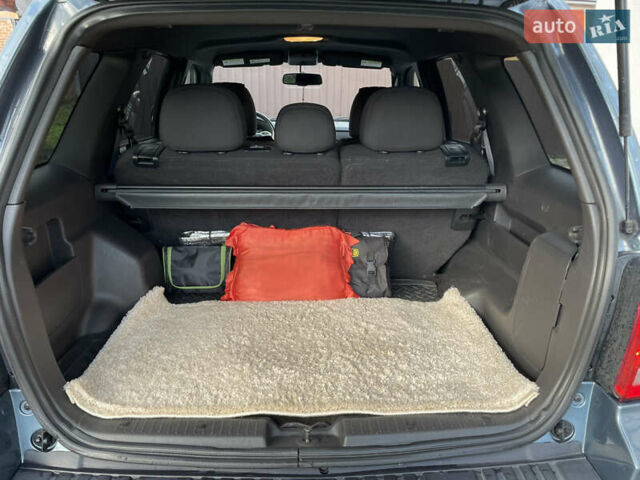 Серый Форд Эскейп, объемом двигателя 3 л и пробегом 150 тыс. км за 11800 $, фото 48 на Automoto.ua