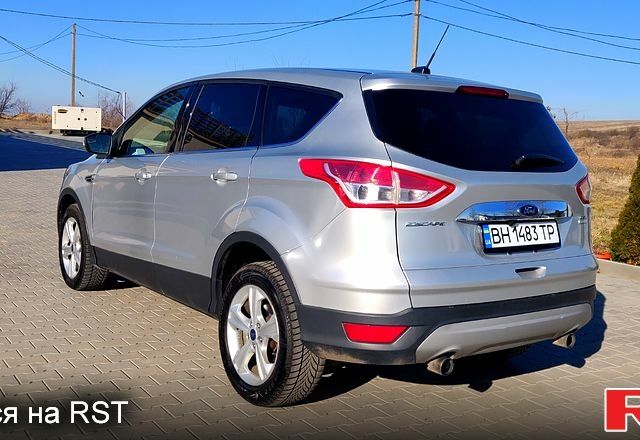 Серый Форд Эскейп, объемом двигателя 2 л и пробегом 300 тыс. км за 10000 $, фото 4 на Automoto.ua