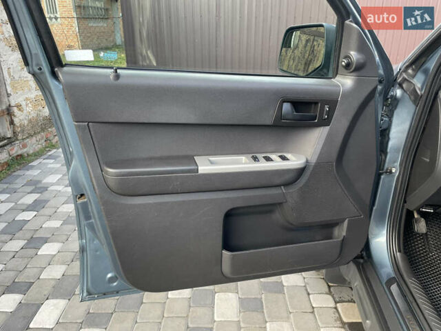 Серый Форд Эскейп, объемом двигателя 3 л и пробегом 150 тыс. км за 11800 $, фото 26 на Automoto.ua