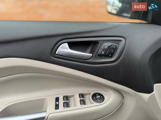 Серый Форд Эскейп, объемом двигателя 2 л и пробегом 145 тыс. км за 9500 $, фото 6 на Automoto.ua