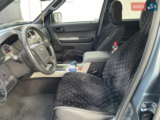 Серый Форд Эскейп, объемом двигателя 3 л и пробегом 150 тыс. км за 11800 $, фото 28 на Automoto.ua