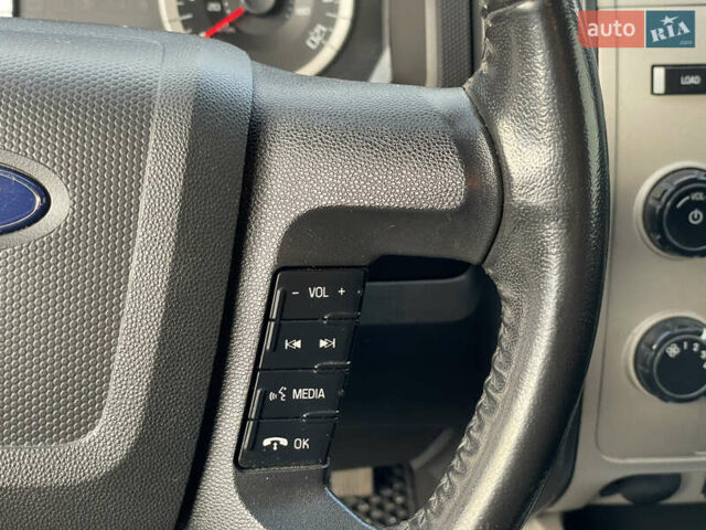 Серый Форд Эскейп, объемом двигателя 3 л и пробегом 150 тыс. км за 11800 $, фото 35 на Automoto.ua