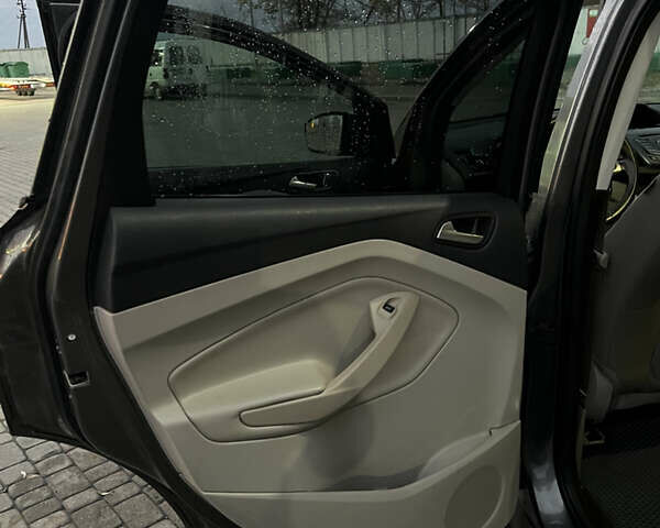 Сірий Форд Ескейп, об'ємом двигуна 1.6 л та пробігом 206 тис. км за 10300 $, фото 14 на Automoto.ua