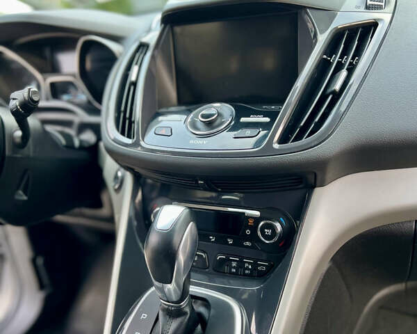 Серый Форд Эскейп, объемом двигателя 2 л и пробегом 149 тыс. км за 10699 $, фото 63 на Automoto.ua