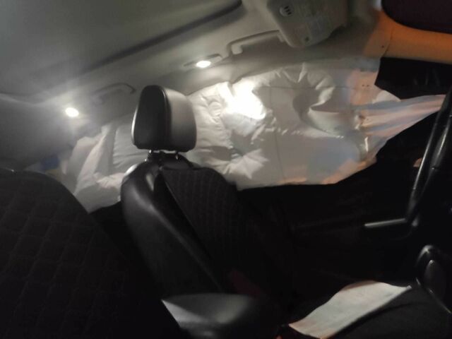 Серый Форд Эскейп, объемом двигателя 2 л и пробегом 210 тыс. км за 4500 $, фото 2 на Automoto.ua