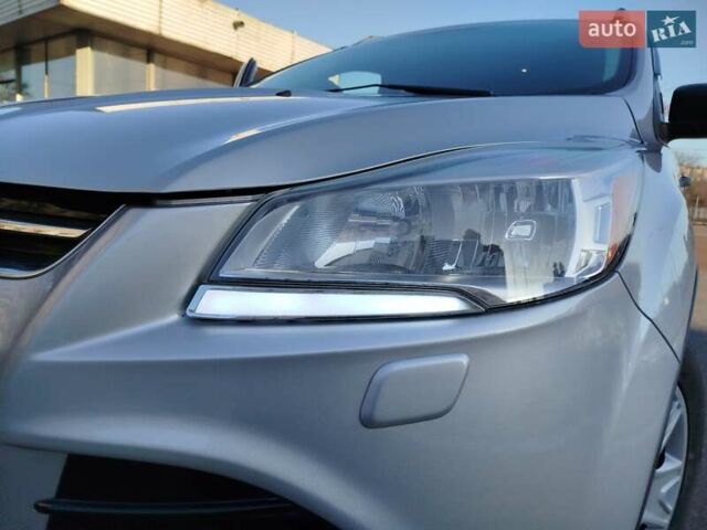 Серый Форд Эскейп, объемом двигателя 2.5 л и пробегом 150 тыс. км за 11500 $, фото 10 на Automoto.ua