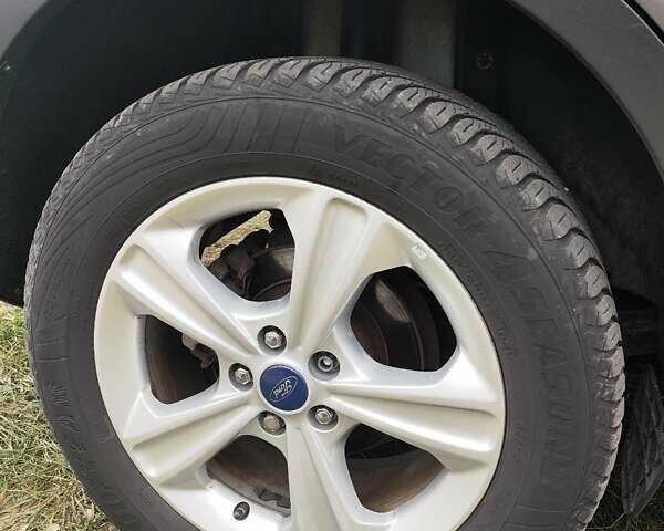 Серый Форд Эскейп, объемом двигателя 1.6 л и пробегом 177 тыс. км за 9000 $, фото 20 на Automoto.ua