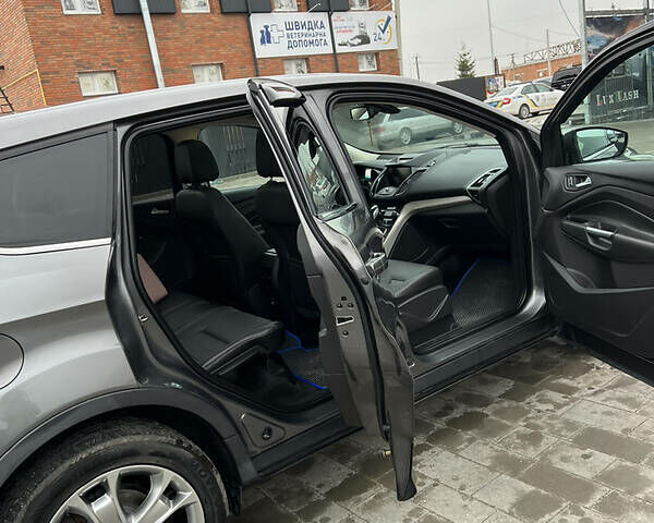 Сірий Форд Ескейп, об'ємом двигуна 2 л та пробігом 181 тис. км за 12500 $, фото 2 на Automoto.ua