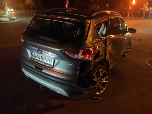 Серый Форд Эскейп, объемом двигателя 2 л и пробегом 210 тыс. км за 4500 $, фото 1 на Automoto.ua