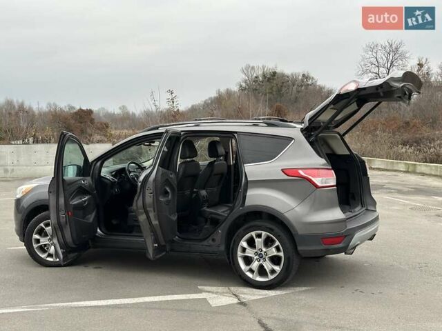 Серый Форд Эскейп, объемом двигателя 1.6 л и пробегом 170 тыс. км за 10000 $, фото 9 на Automoto.ua