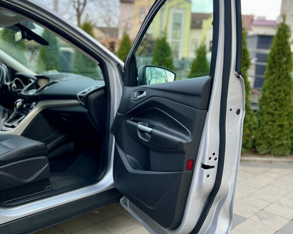 Серый Форд Эскейп, объемом двигателя 2 л и пробегом 149 тыс. км за 10699 $, фото 66 на Automoto.ua