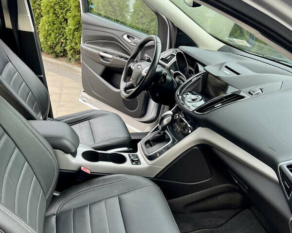 Серый Форд Эскейп, объемом двигателя 2 л и пробегом 149 тыс. км за 10699 $, фото 68 на Automoto.ua