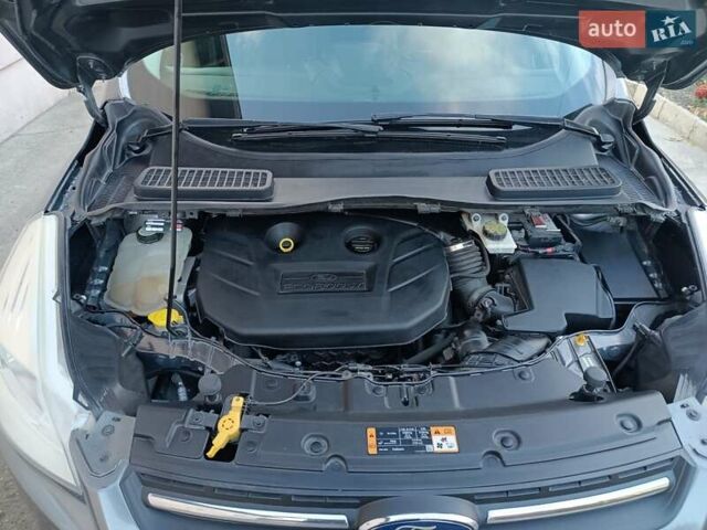 Форд Эскейп 2013 в Ивано-Франковске на Automoto.ua Серый Форд Эскейп, объемом двигателя 2 л и пробегом 285 тыс. км за 9999 $, фото 5 на Automoto.ua