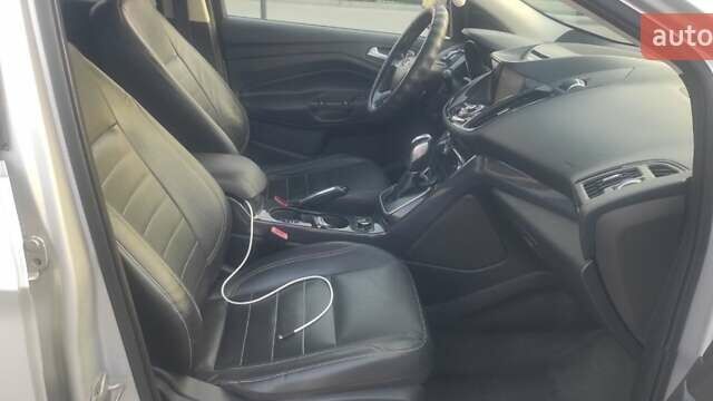 Сірий Форд Ескейп, об'ємом двигуна 2 л та пробігом 300 тис. км за 10300 $, фото 9 на Automoto.ua