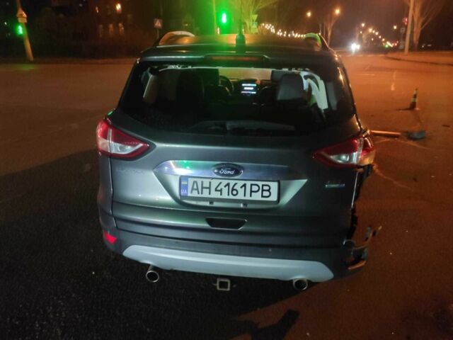 Серый Форд Эскейп, объемом двигателя 2 л и пробегом 210 тыс. км за 4500 $, фото 3 на Automoto.ua