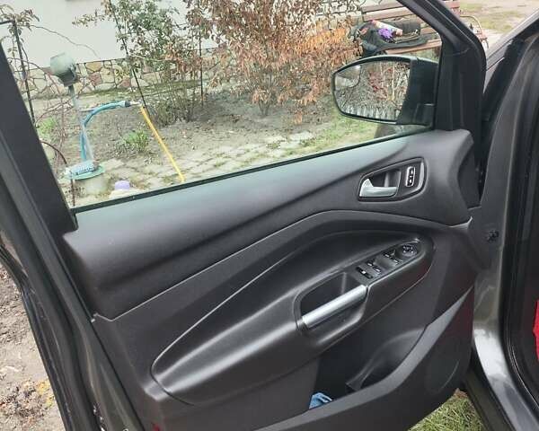 Серый Форд Эскейп, объемом двигателя 1.6 л и пробегом 177 тыс. км за 9000 $, фото 11 на Automoto.ua