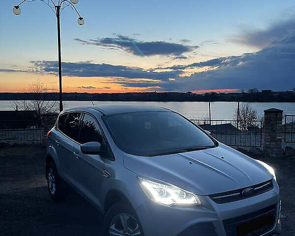 Сірий Форд Ескейп, об'ємом двигуна 1.6 л та пробігом 140 тис. км за 10000 $, фото 3 на Automoto.ua