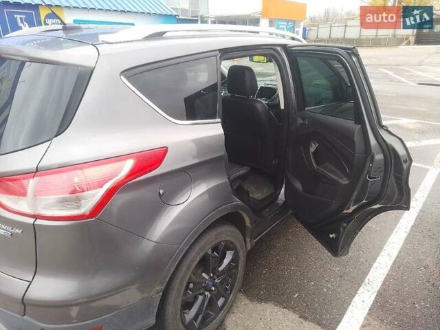 Сірий Форд Ескейп, об'ємом двигуна 2 л та пробігом 118 тис. км за 13300 $, фото 5 на Automoto.ua