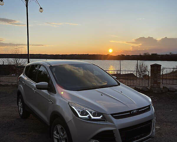 Сірий Форд Ескейп, об'ємом двигуна 1.6 л та пробігом 140 тис. км за 10000 $, фото 2 на Automoto.ua