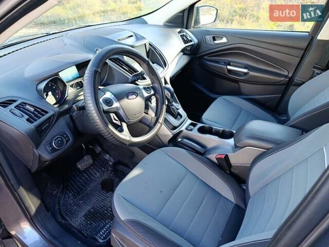 Серый Форд Эскейп, объемом двигателя 1.6 л и пробегом 180 тыс. км за 8500 $, фото 5 на Automoto.ua