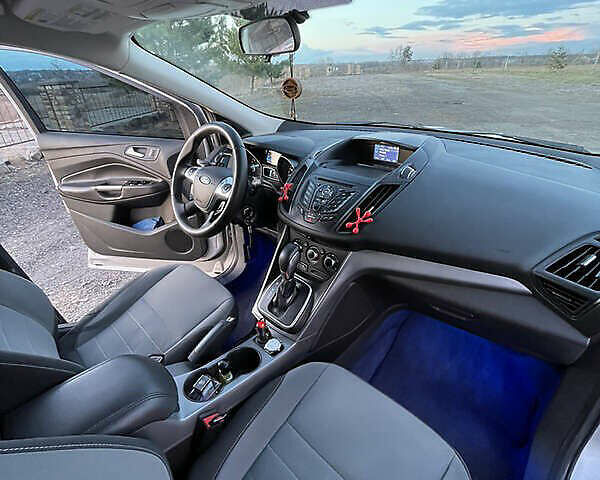 Сірий Форд Ескейп, об'ємом двигуна 1.6 л та пробігом 140 тис. км за 10000 $, фото 15 на Automoto.ua