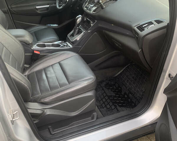 Серый Форд Эскейп, объемом двигателя 1.6 л и пробегом 132 тыс. км за 9500 $, фото 4 на Automoto.ua