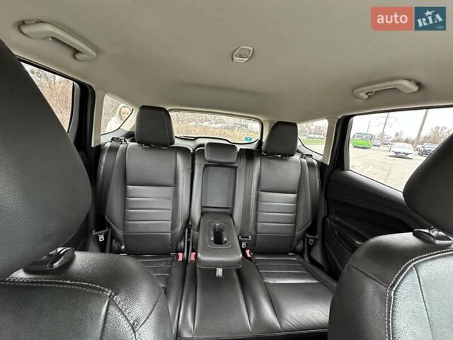 Серый Форд Эскейп, объемом двигателя 1.6 л и пробегом 170 тыс. км за 10000 $, фото 6 на Automoto.ua