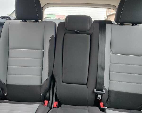 Серый Форд Эскейп, объемом двигателя 1.6 л и пробегом 140 тыс. км за 10200 $, фото 18 на Automoto.ua