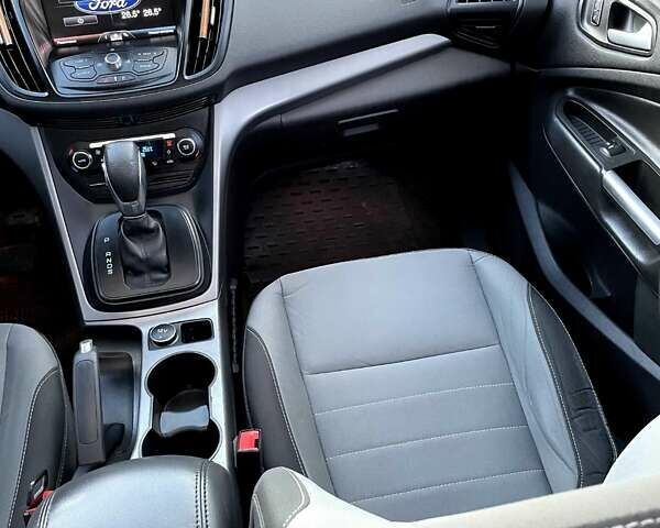 Серый Форд Эскейп, объемом двигателя 1.6 л и пробегом 181 тыс. км за 9500 $, фото 13 на Automoto.ua