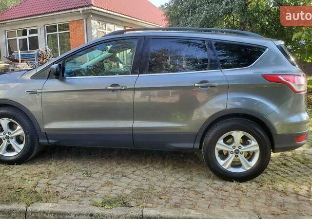 Серый Форд Эскейп, объемом двигателя 1.6 л и пробегом 235 тыс. км за 12300 $, фото 2 на Automoto.ua